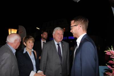 Bouffier in Lauterbach - CDU-Landtagskandidat Michael Ruhl begrüßt in Lauterbach Ministerpräsident Volker Bouffier und seine Ehefrau Ursula (von rechts)