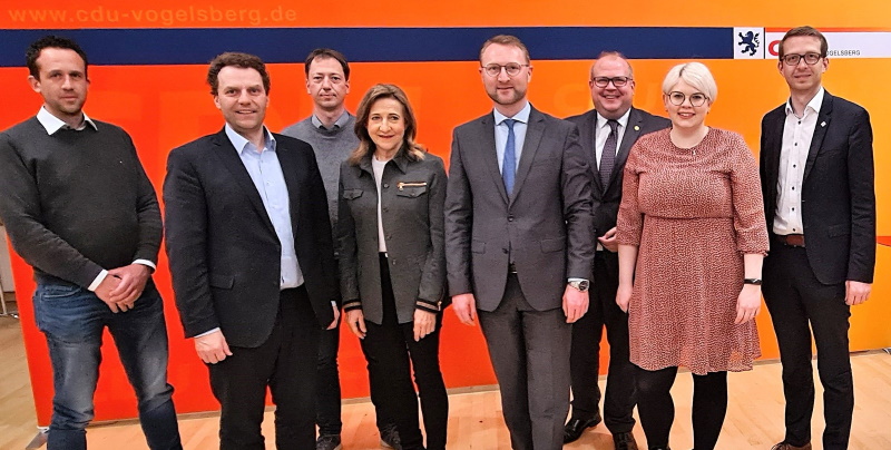 Die neue Spitze der Vogelsberger CDU mit Kreisvorsitzendem Dr. Jens Mischak (4. V. rechts).